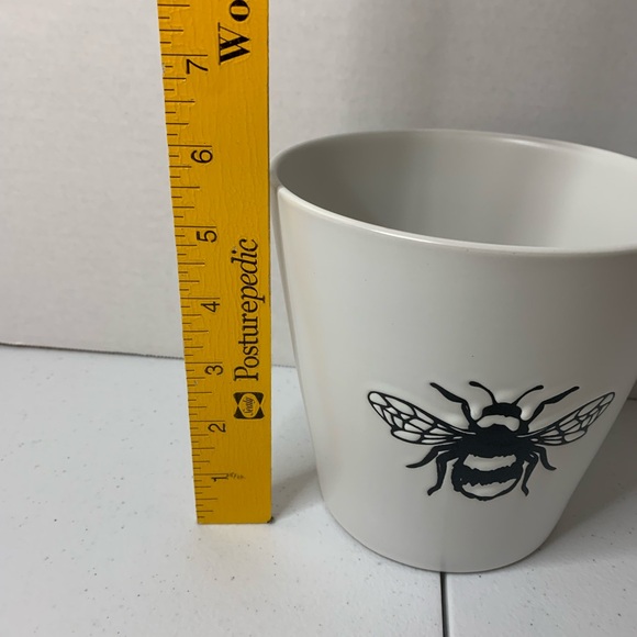 MAINSTAYS WHITE CERAMIC 6” BEE PLANTER POT HOLDER FLOWER POT - Picture 2 of 4
